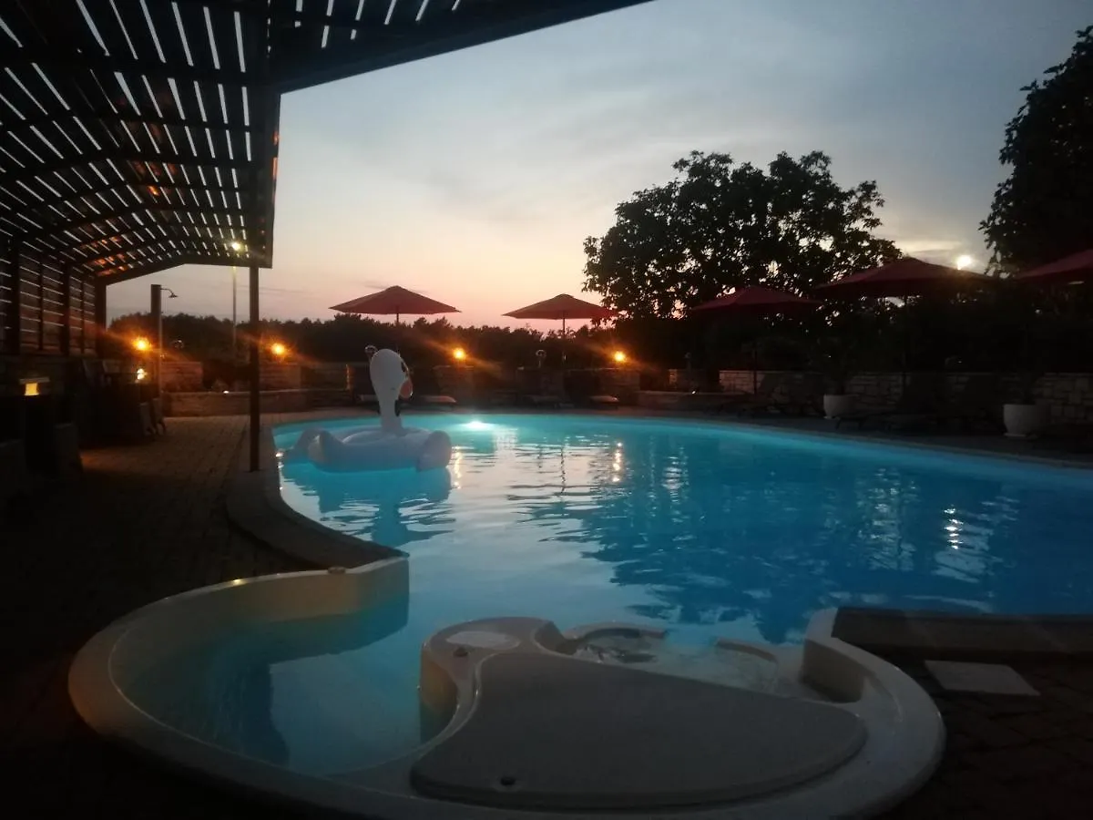 Casa Rustica Dva Baladura B&B Kanfanar 3*,